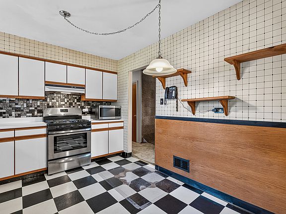 3rd image of 6318 Arcadia Dr