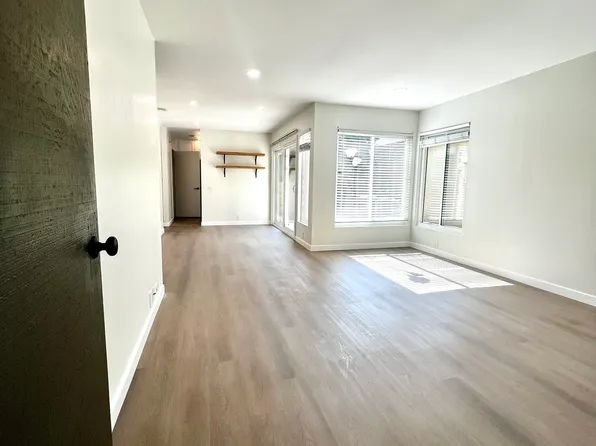 9086 Flanders Dr, San Diego, CA 92126