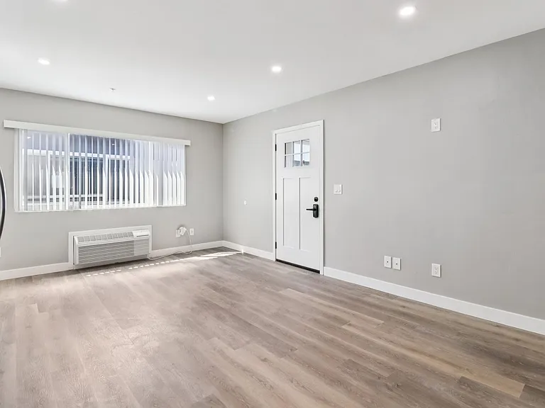 Duplet at Hillcrest | Modern Studio, 1 & 3 Bedroom Apartments — Photo 65