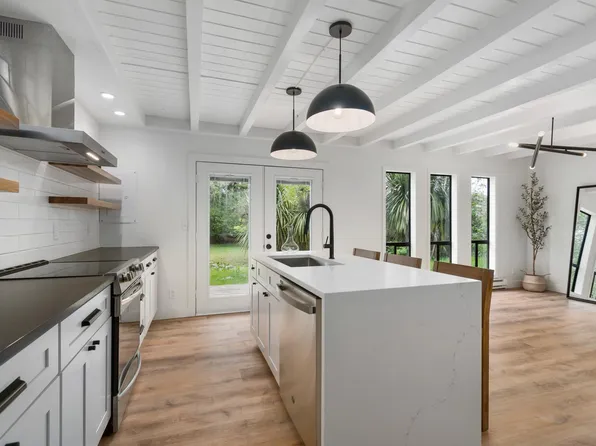 202 18th St NE, Long Beach, WA 98631