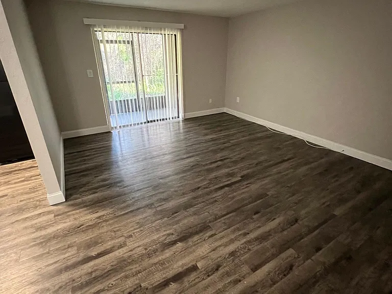 Oakbrook Village Apartments — Photo 41