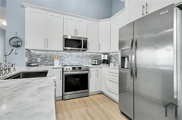 1001 Charles St — Photo 18