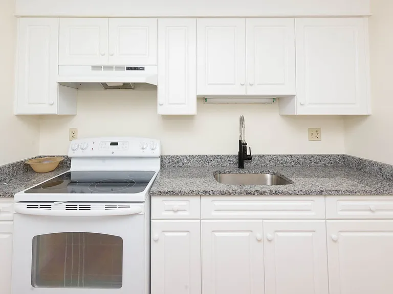 Eli Whitney Apartments — Photo 9