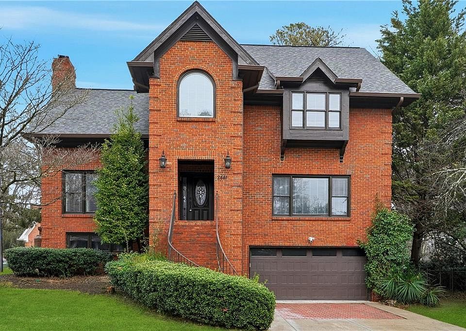 1st image of 2441 Kings Ct NE