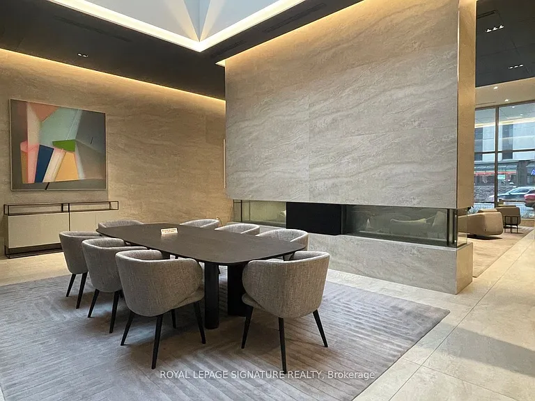 2221 Yonge St #3909 — Photo 31