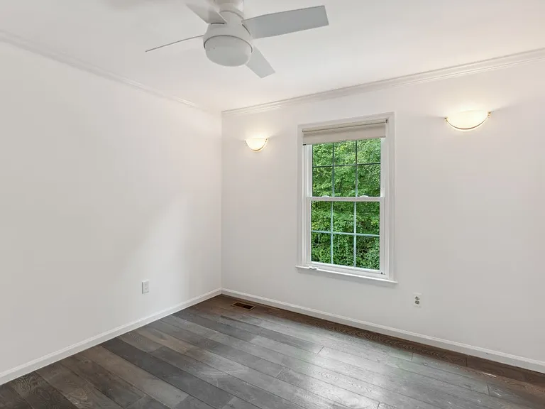 8403 Silverdale Ct — Photo 18