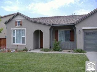 608 Peregrine Ln, San Jacinto, CA 92582