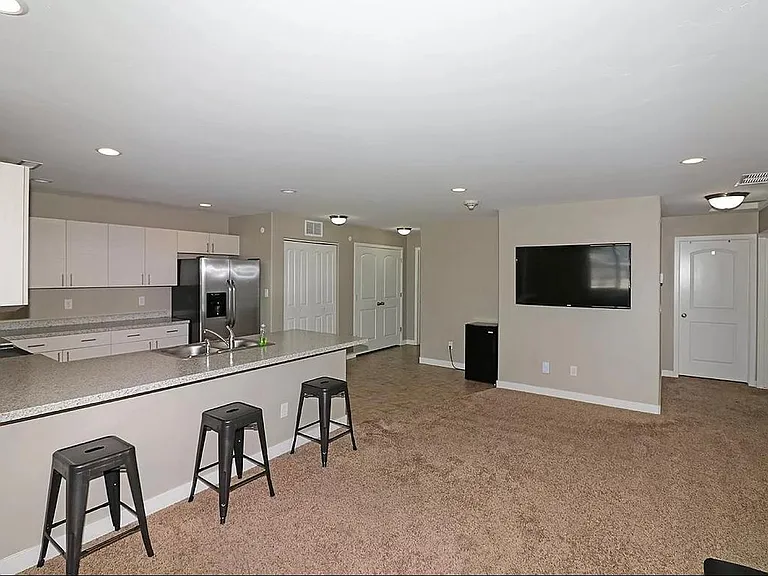 1043 North Ave — Photo 7