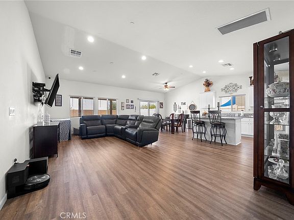 3rd image of 26707 Mountaingate St