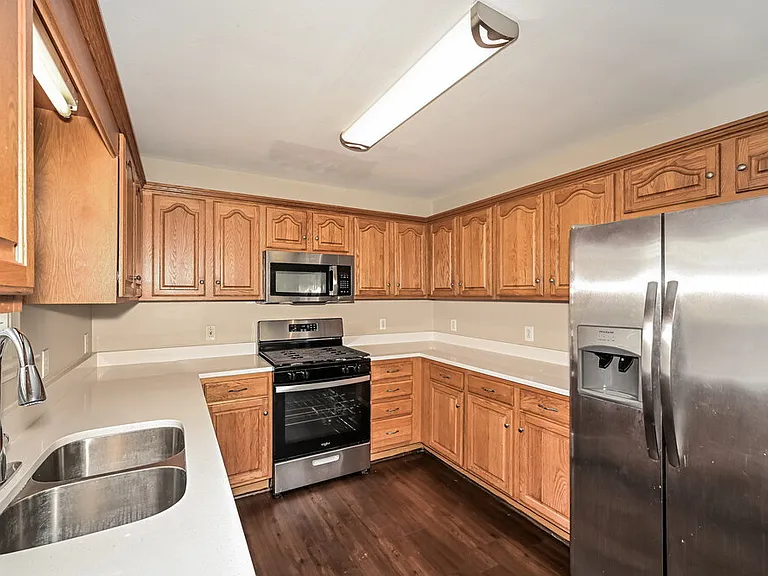 2619 Danbury Cir — Photo 8
