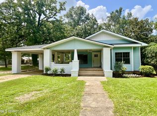 708 Lee Ave, Crystal Springs, MS 39059