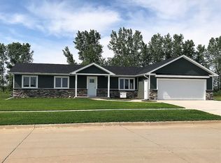 316 Fairview Dr, Manchester, IA 52057