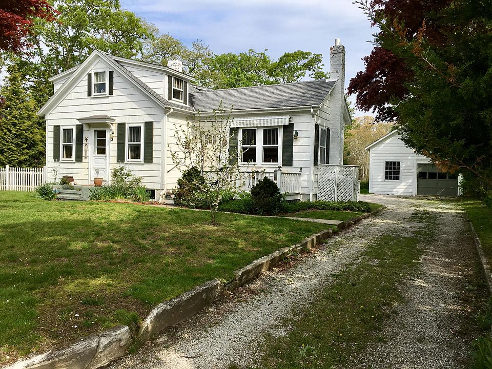 B's Bungalow located in the coastal town of Little Compton, Rhode Island