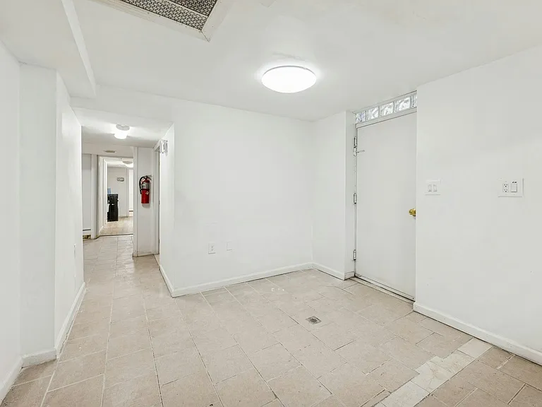 1549 Selwyn Ave #THE — Photo 2