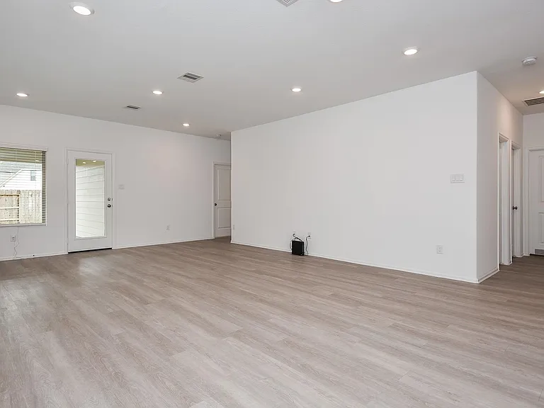 8426 Manta Ray Dr — Photo 11