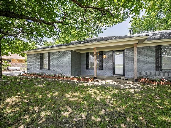 4th image of 608 Laurence Dr