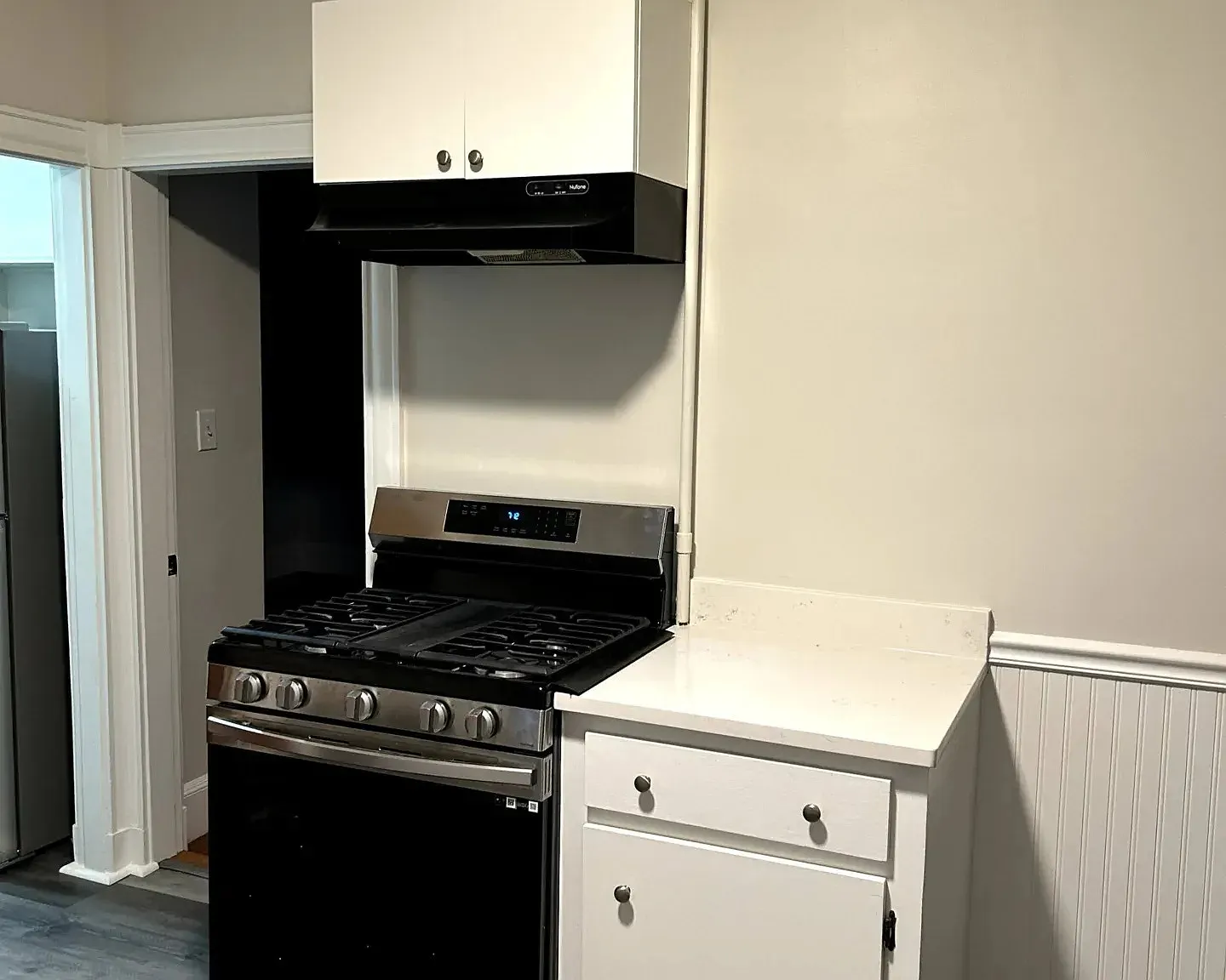 2 bed, 850 sqft, $3,000 — Photo 4