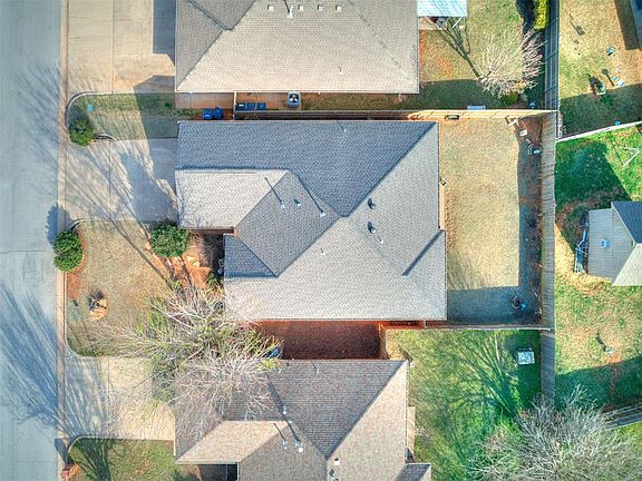 2nd image of 8520 SW 37th St