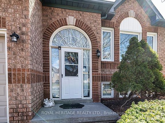 3rd image of 31 Thames Dr N