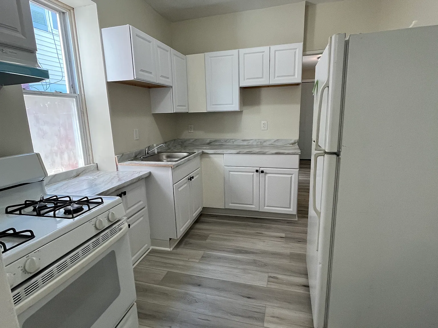4 bed, $2,000 — Photo 1