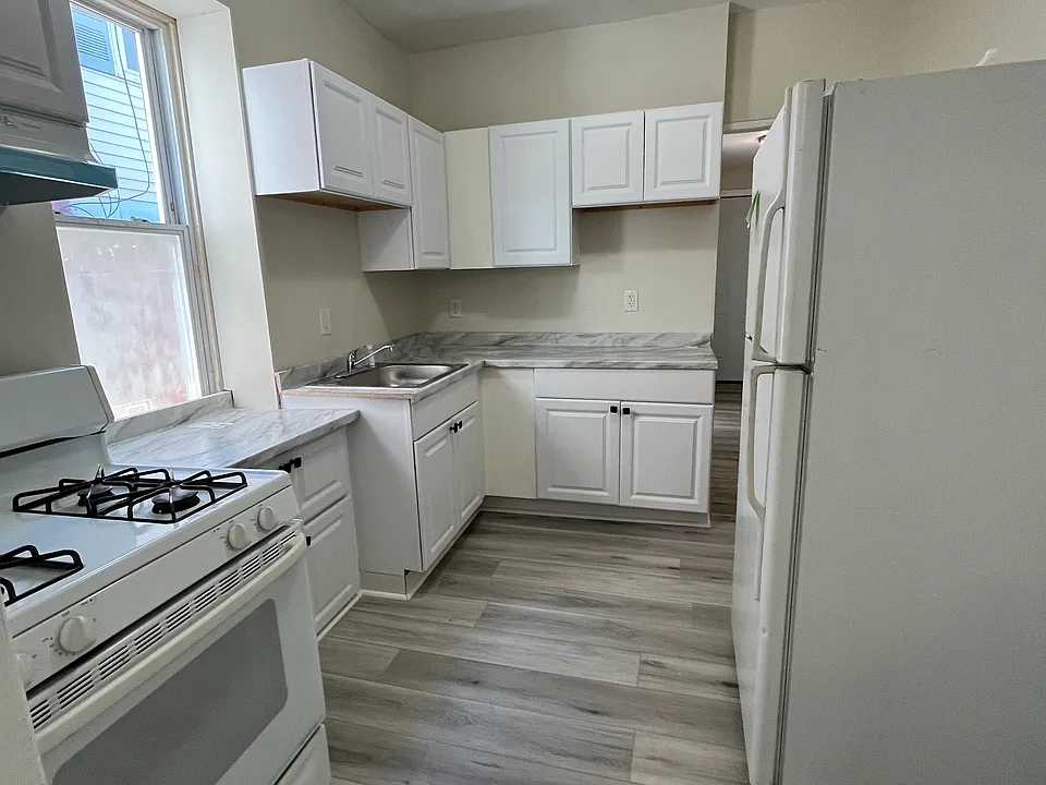 103 Ferry St #103