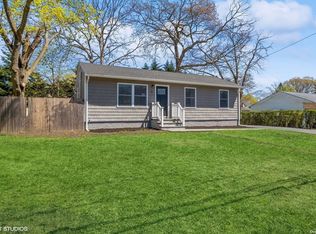 31 Long St, Lake Grove, NY 11755