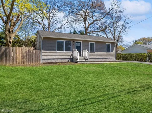 31 Long Street, Lake Grove, NY 11755