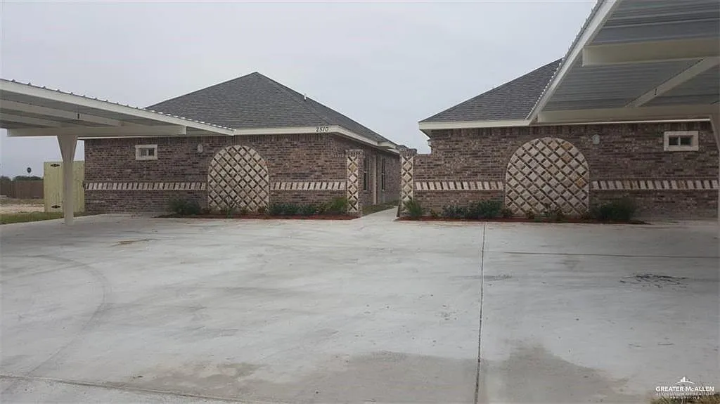 3 bed, 2.0 bath, 950 sqft, $1,000 — Photo 1