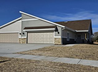 3719 Newcastle Dr UNIT 33, Janesville, WI 53546
