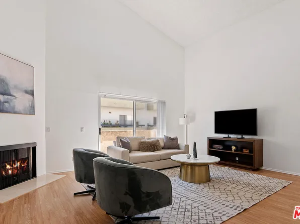 7005 Jordan Ave Unit 215, Canoga Park, CA 91303