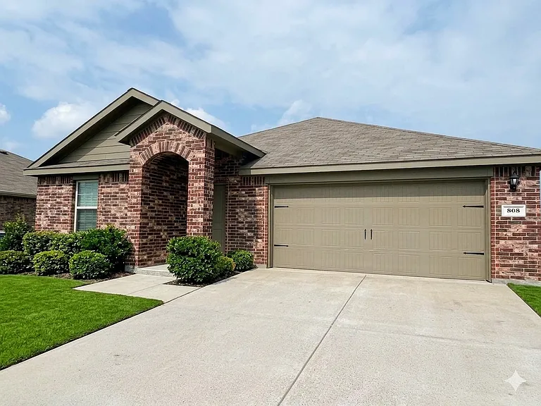 808 Community Way — Photo 2