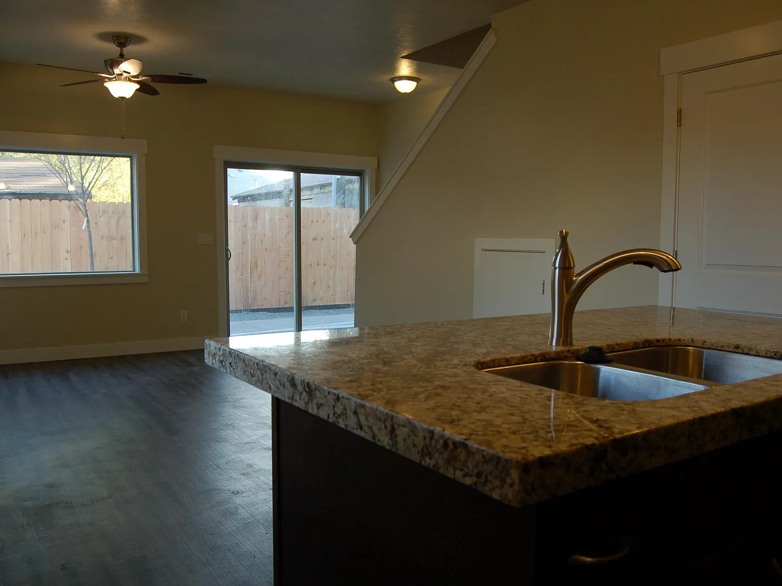 941 W Pierpont Avenue — Photo 2