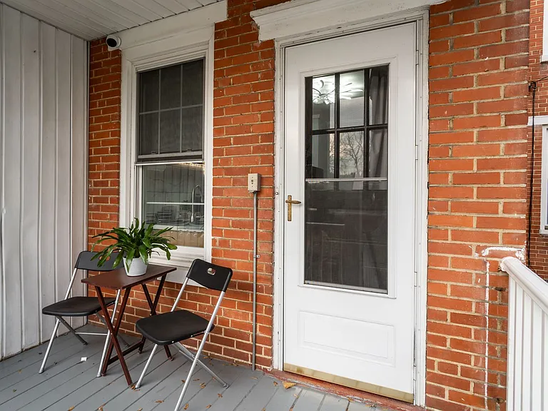 158 E High St — Photo 3