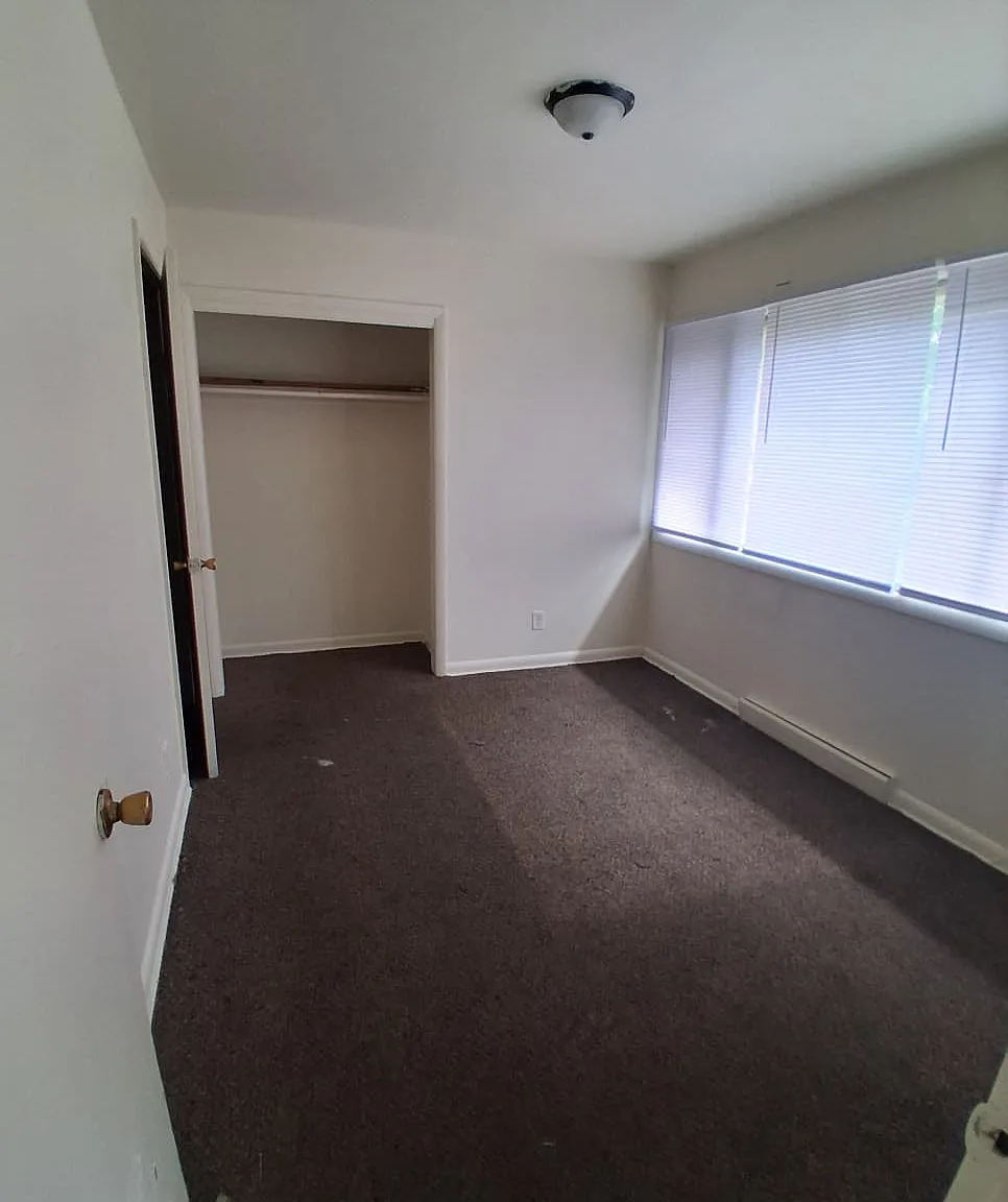 8127 W Thurston Ave — Photo 3