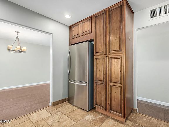 5th image of 2215 E Heatherbrae Dr