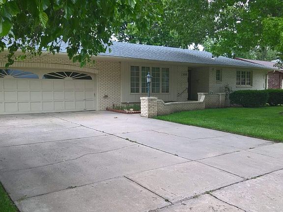 2nd image of 606 Catalina Dr