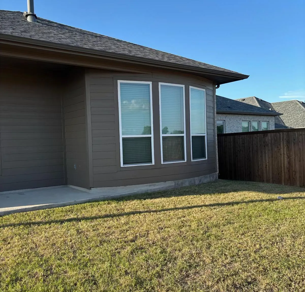 4 bed, 2800 sqft, $2,800 — Photo 3