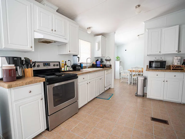20511 N Sabine Dr — Photo 9