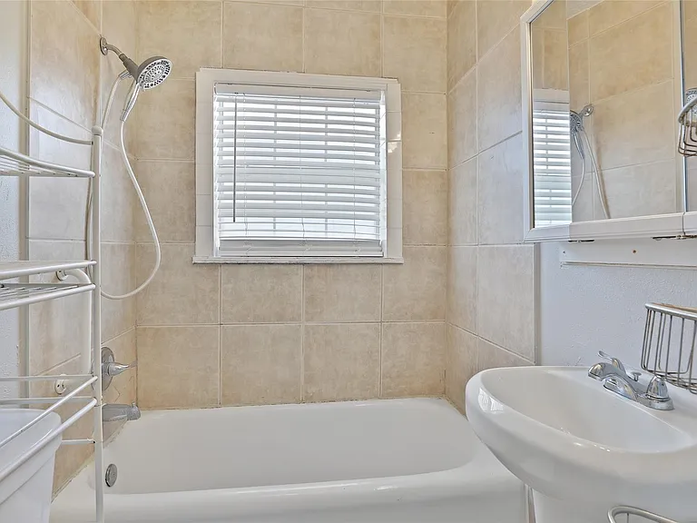 5007 Polk St — Photo 10