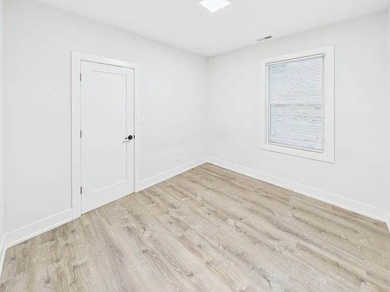 2725 N Drake Ave #1 — Photo 17