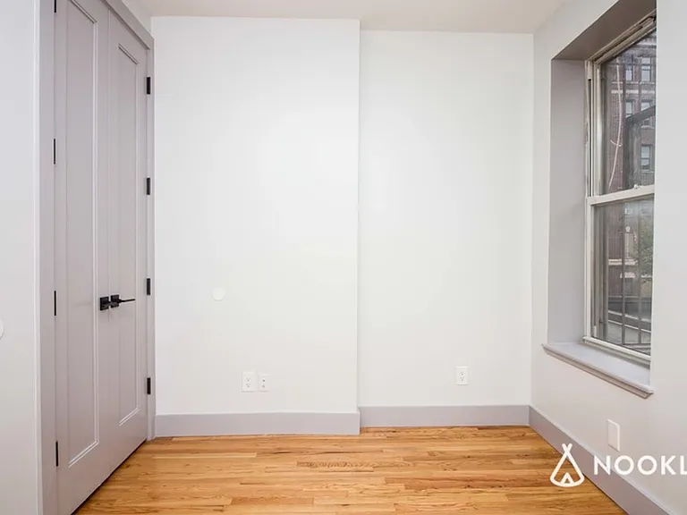 379 S 5th St #4L — Photo 2