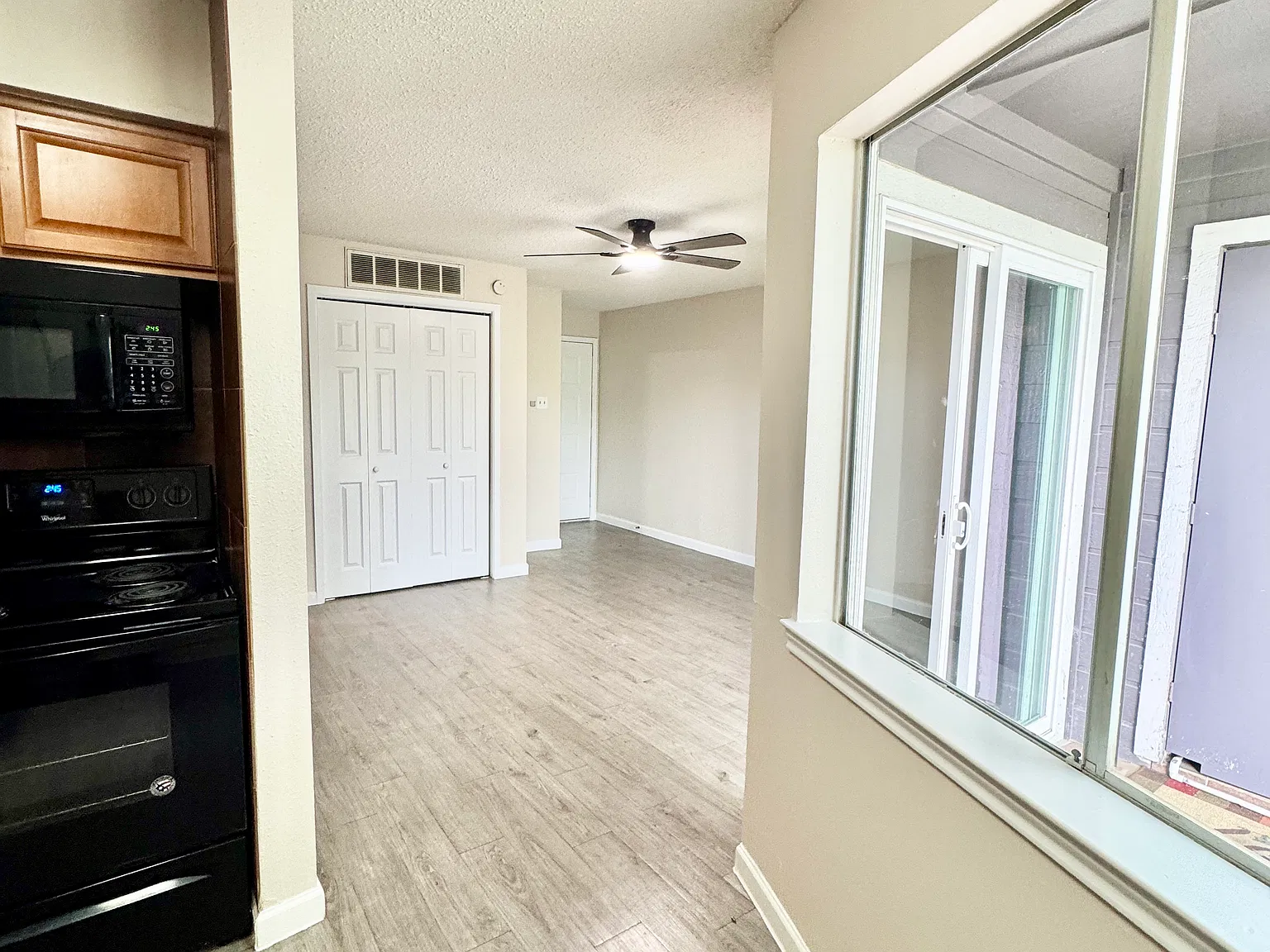 1 bed, 600 sqft, $995 — Photo 2