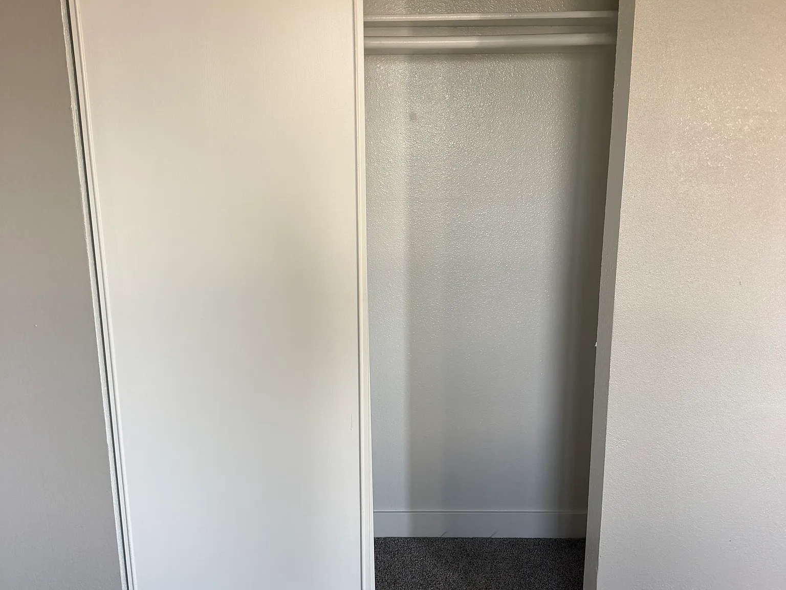 Studio, 400 sqft, $801 — Photo 3
