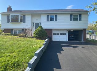 10 Split Tree Dr, New Windsor, NY 12553