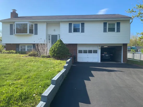 10 Split Tree Dr, New Windsor, NY 12553