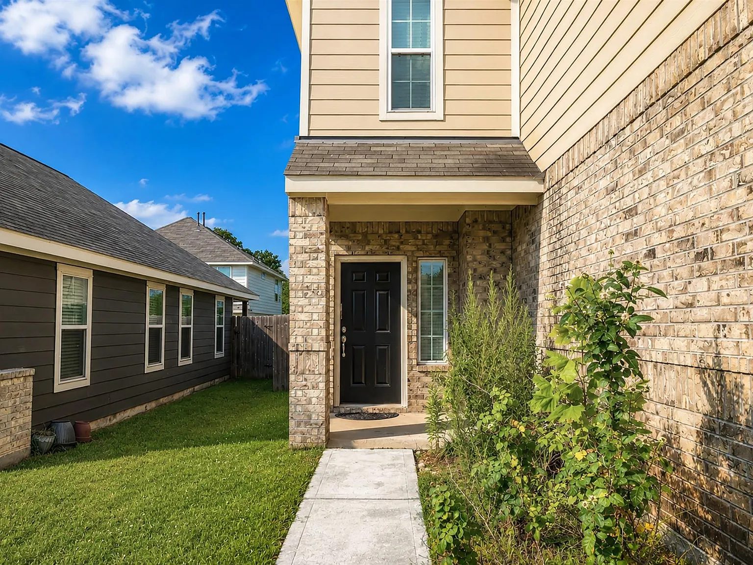 4 bed, 2.5 bath, 1907 sqft, $1,800 — Photo 3