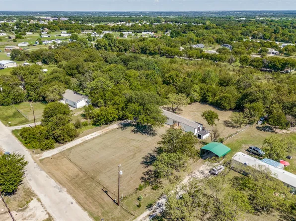 195 Hilltop Meadows Dr, Springtown, TX 76082