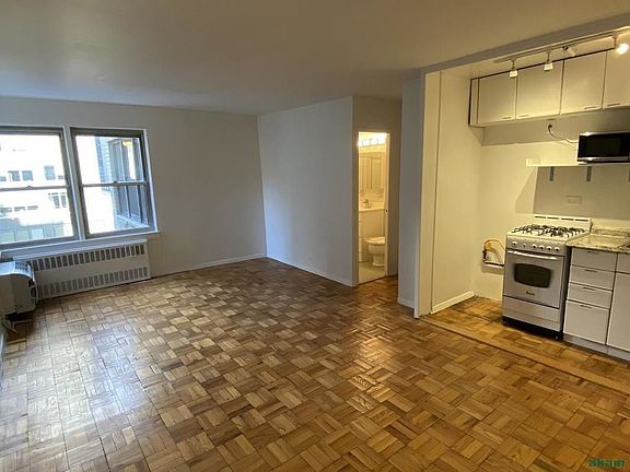 4th image of 155 E 38th St APT 12C