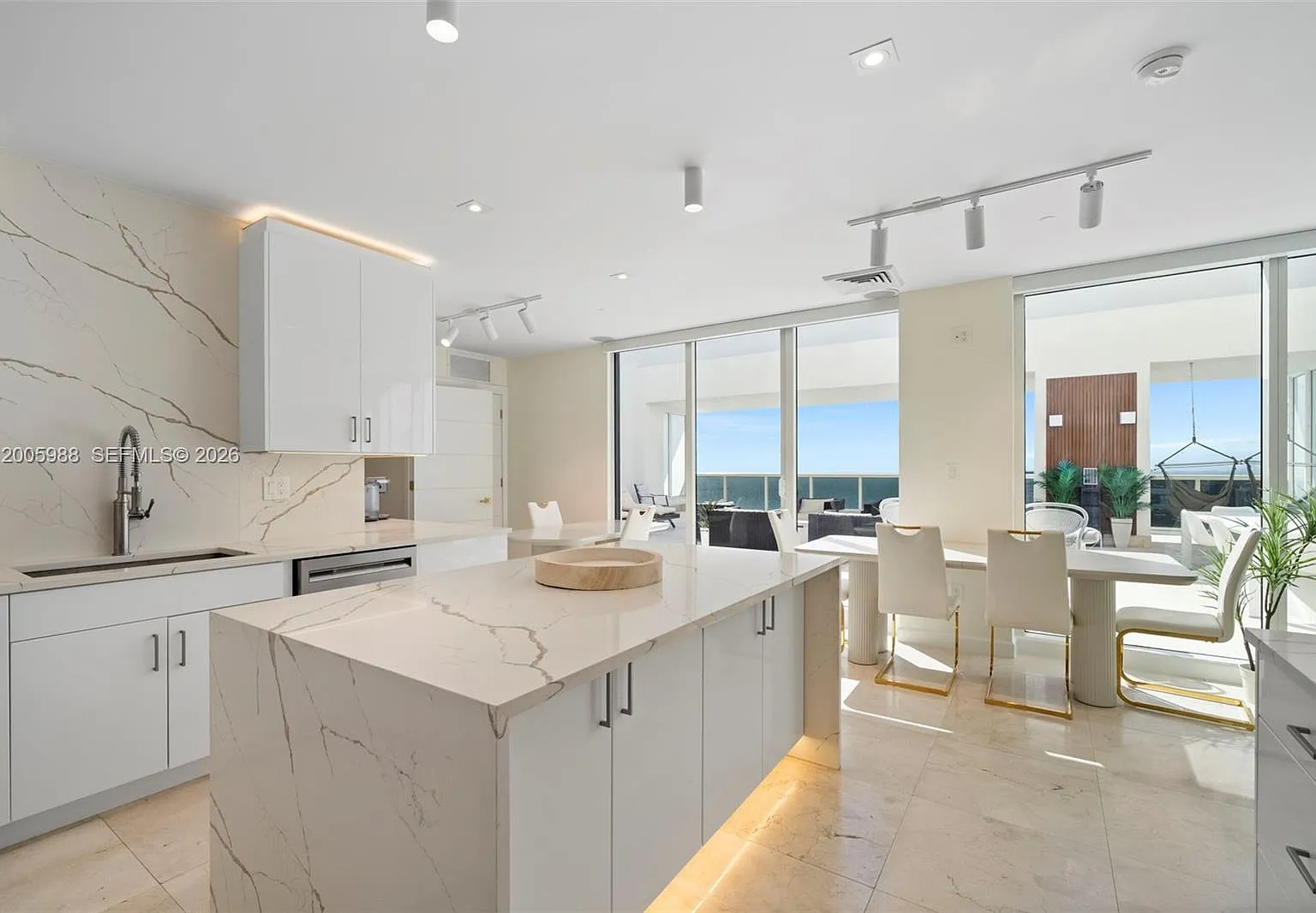 Beach Club Two Condo — Photo 1