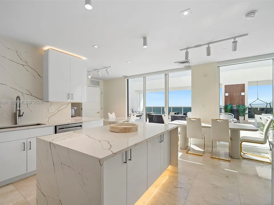 1830 S Ocean Dr #5103